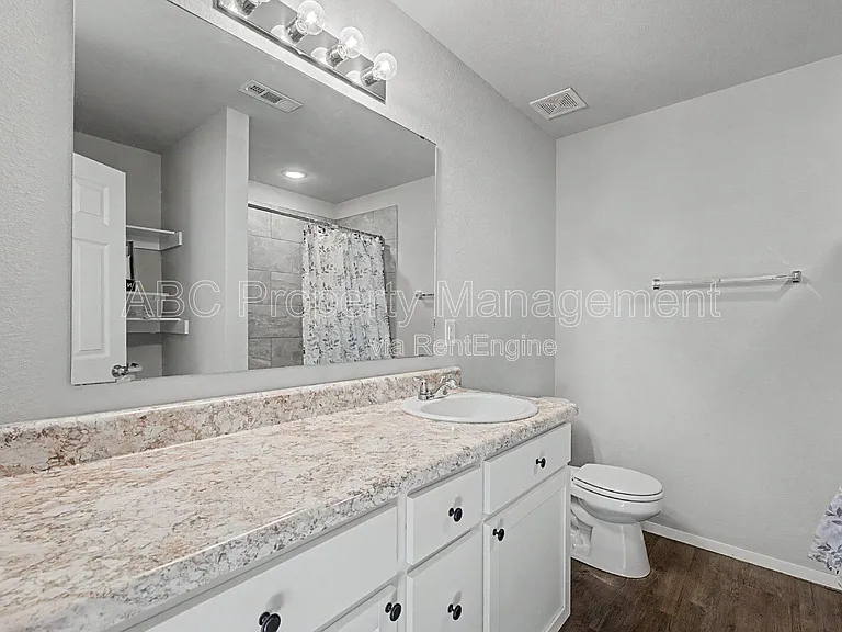 946 E Sparrow Cir — Photo 15