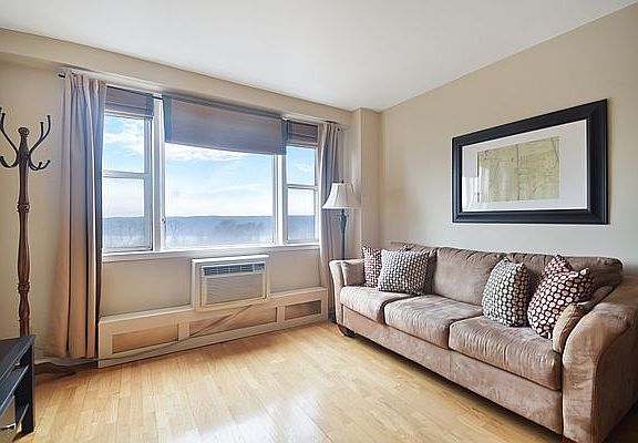 3rd image of 5700 Arlington Ave APT 8N