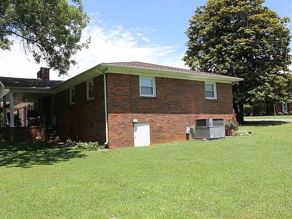 3rd image of 105 Southwood Dr