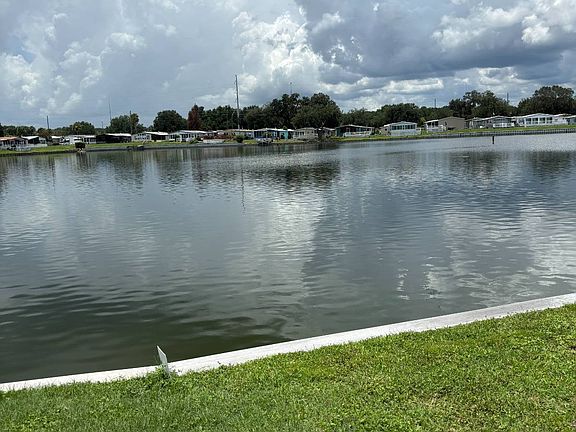 5th image of 718 Lake Larch Dr