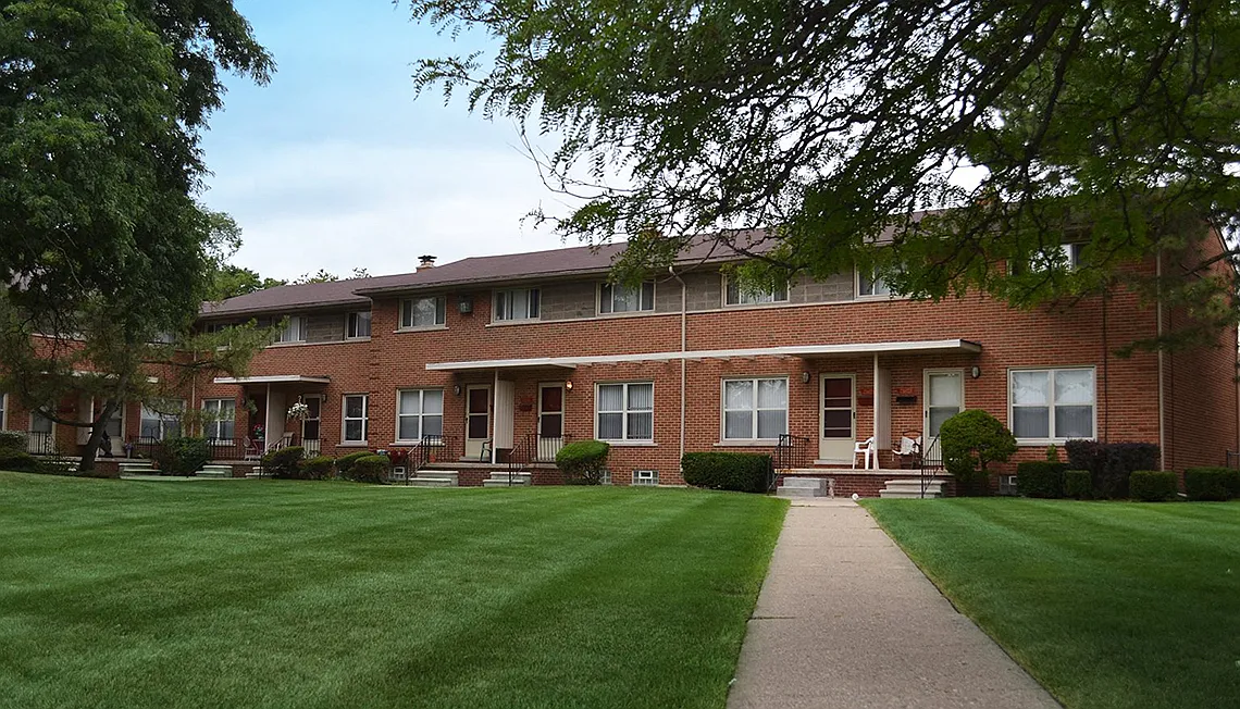 Stratford Villa - Oak Park, MI — Photo 3