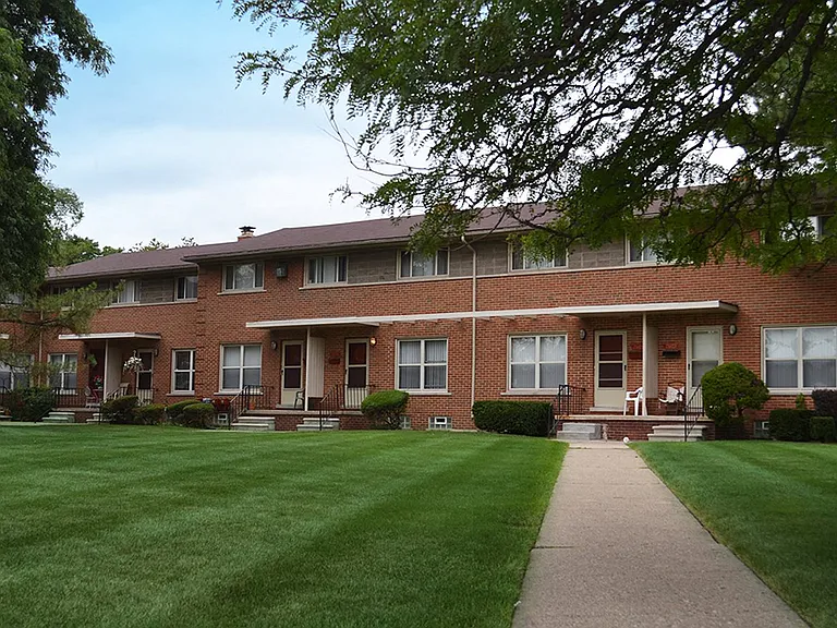 Stratford Villa - Oak Park, MI — Photo 3