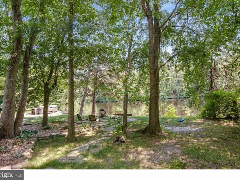 2nd image of 11 Coventry Cir E