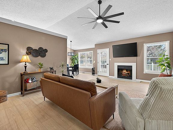 4th image of 360 Misty Valley Dr