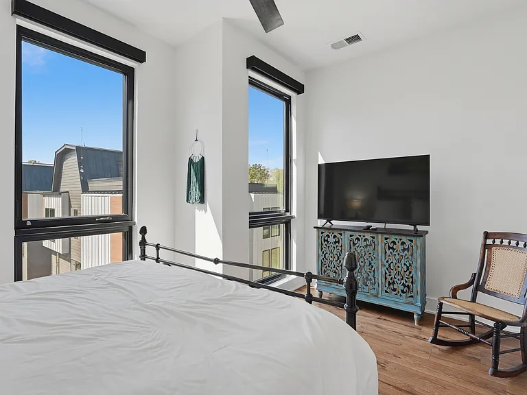 512 Gordon St — Photo 16
