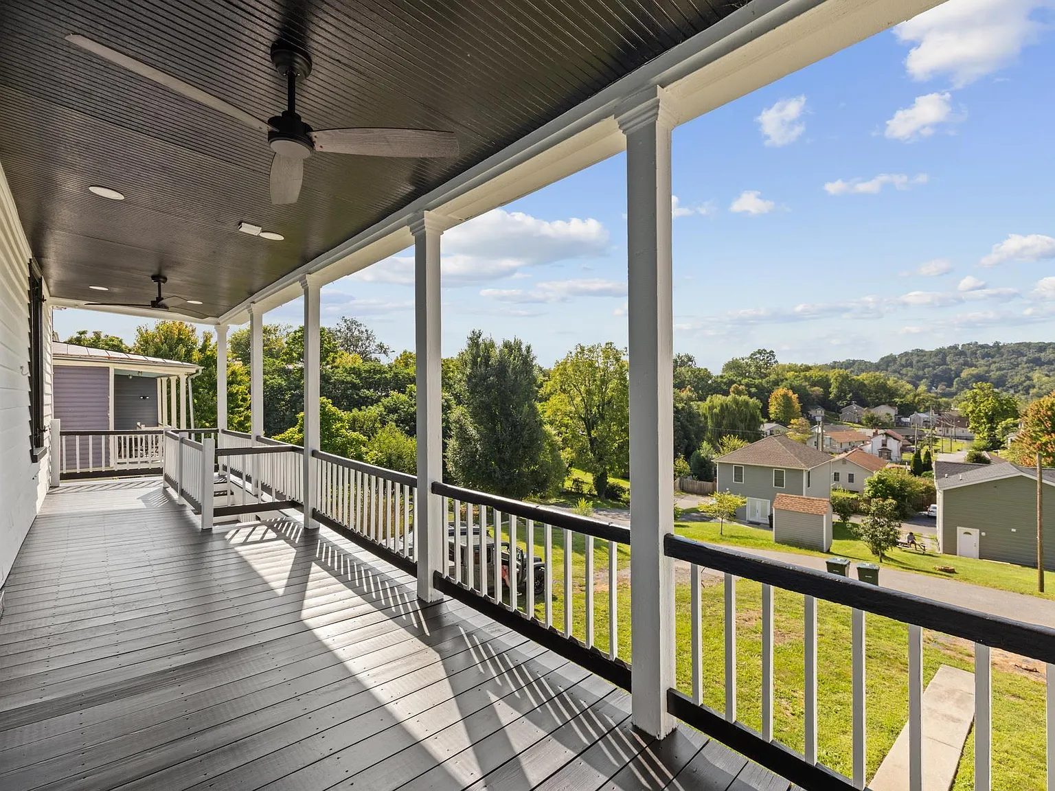 2 bed, 1.0 bath, 1120 sqft, $1,045 — Photo 3