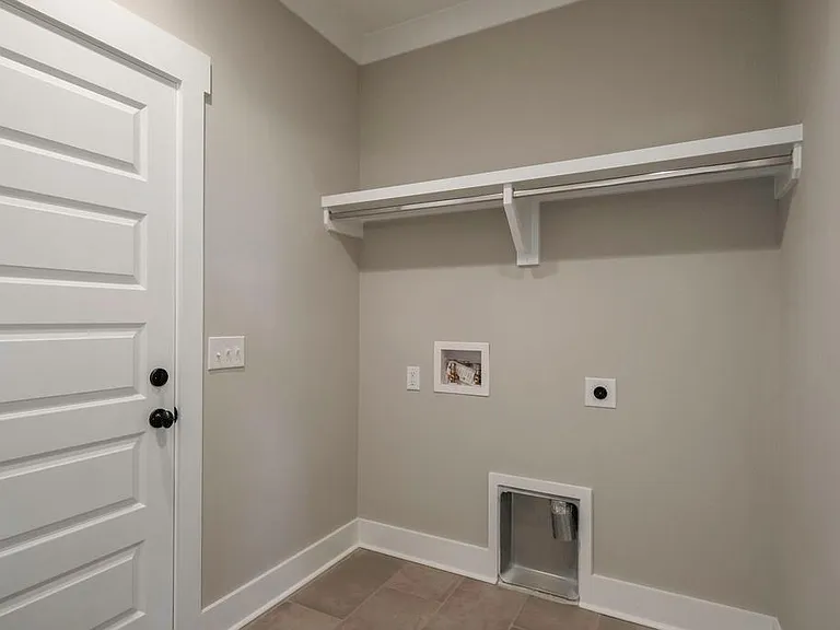 1112 Walsh St #B — Photo 30
