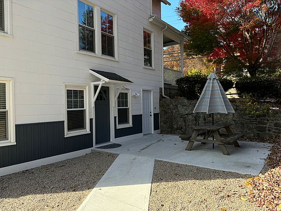 Back patio/kitchen entrance from driveway
