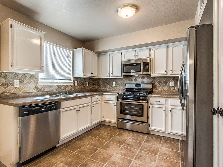 14240 Gil Reyes Dr — Photo 9
