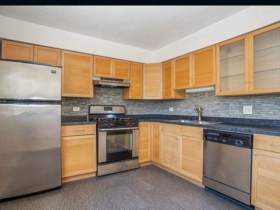 3rd image of 659 E Fullerton Ave #9-201