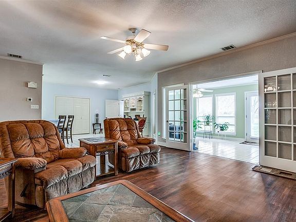 2nd image of 9952 Bluebonnet Dr