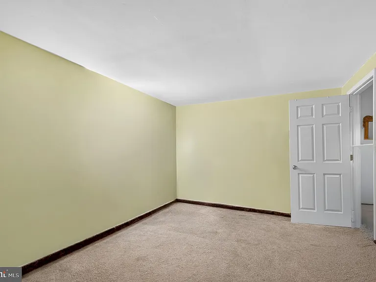 8815 Newport Ct — Photo 26