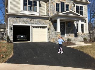 13050 Amber Dell Ct, Fairfax, VA 22030