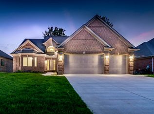 8118 Hunters Ridge Dr, Newport, MI 48166