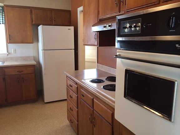 3rd image of 1348 Lewis Ave