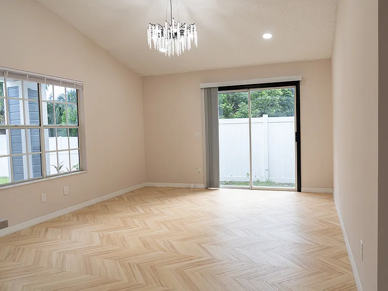 5401 Pullman Dr — Photo 20