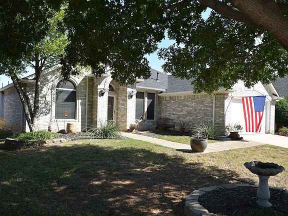 2nd image of 1613 Redwood Dr