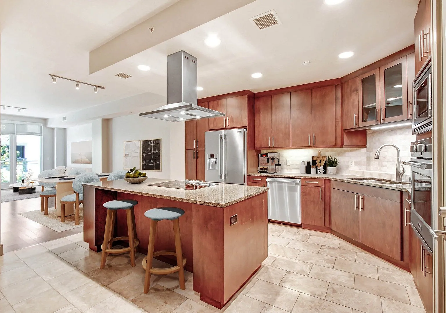 Wilshire Victoria Westwood Apartments — Photo 1