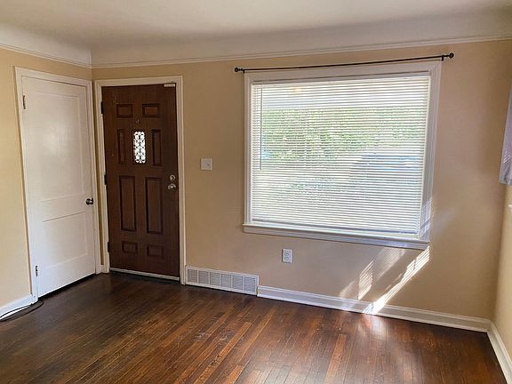 5th image of 20307 Westover Ave