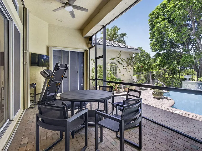 10880 Northgreen Dr — Photo 34