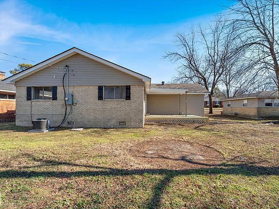 5th image of 911 NW 5th St