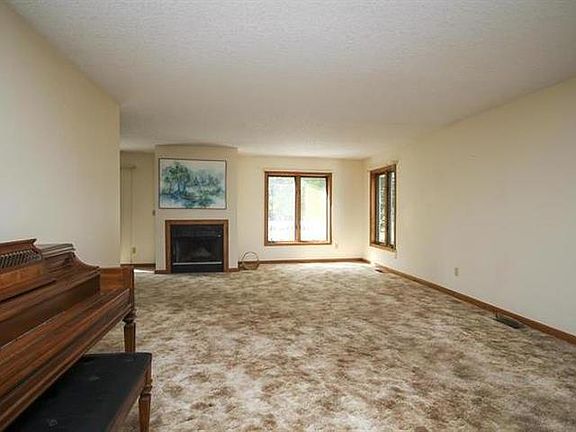 3rd image of 1228 Abbey Ln