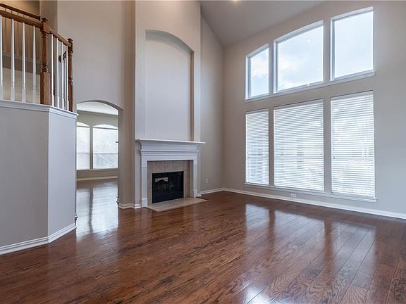 4th image of 861 Crestview Dr