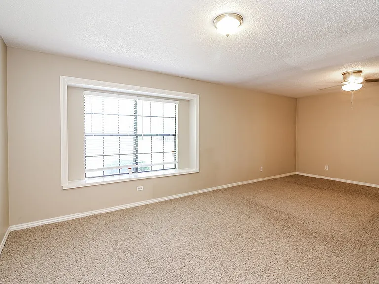 1037 Eagle Ct — Photo 6