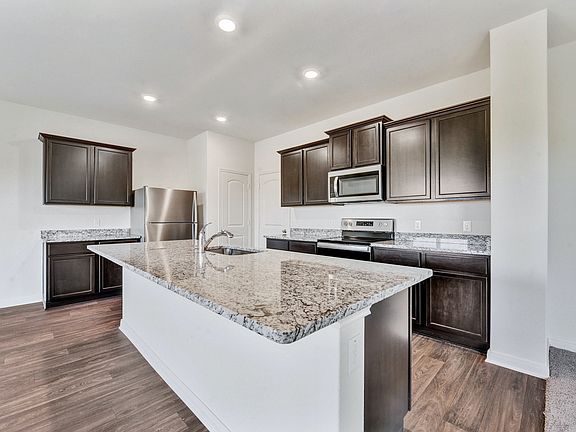 The kitchen comes with a full suite of energy-efficient appliances!