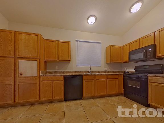5th image of 16264 W Lincoln St