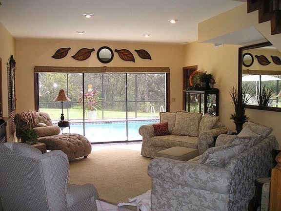 2nd image of 4914 Oakfield Cir