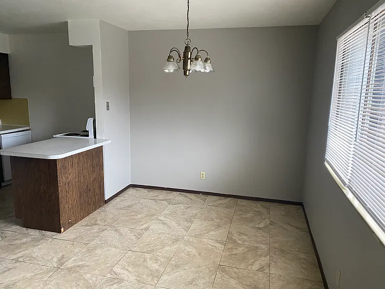 2622 Eastview Dr #F — Photo 4