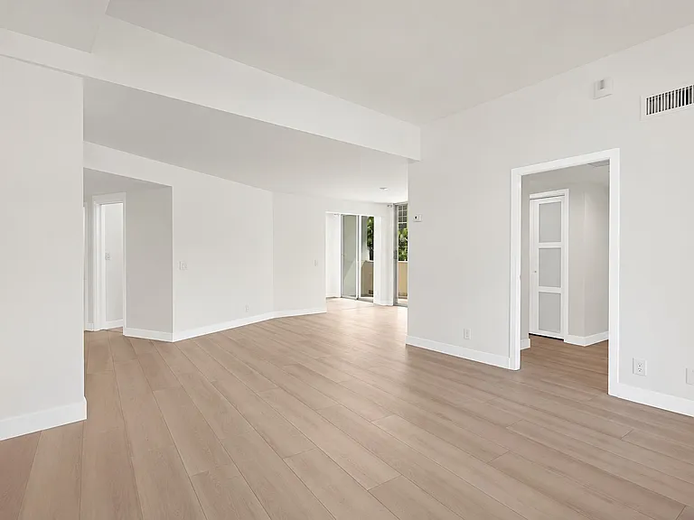 7250 Franklin Ave #507 — Photo 14