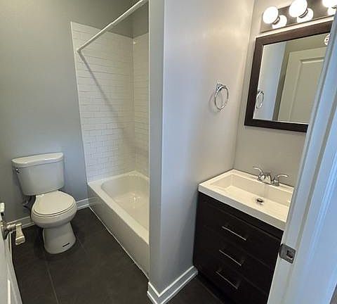 4th image of 3210 S May St APT 2F