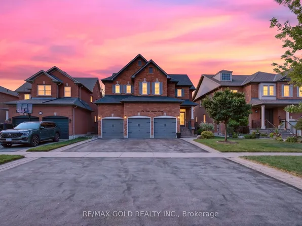 94 Twin Streams Rd, Whitby, ON L1P 0A4