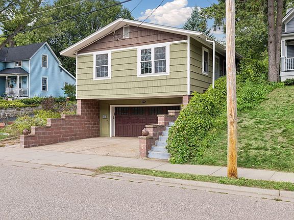 3rd image of 622 Laurel St W