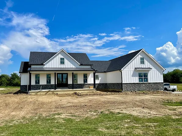 902 Knollhaven Rd, Xenia, OH 45385