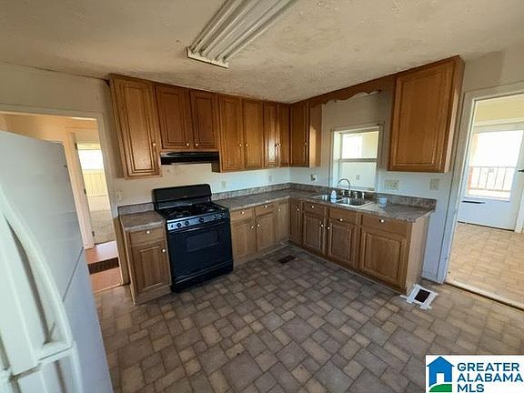 2nd image of 861 O St