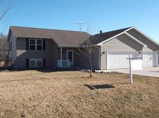 602 Riverview Ct, Fremont, WI 54940