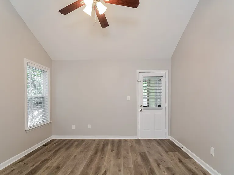 1005 Henchman Ct — Photo 12