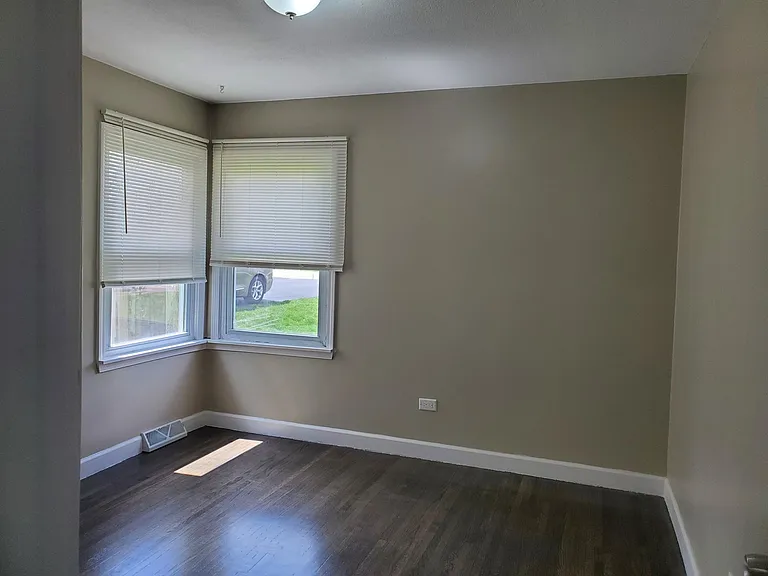 1329 Campbell Ave — Photo 10