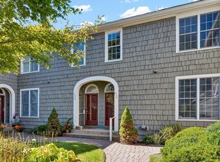 19 Harwich Ln #19, West Hartford, CT 06117