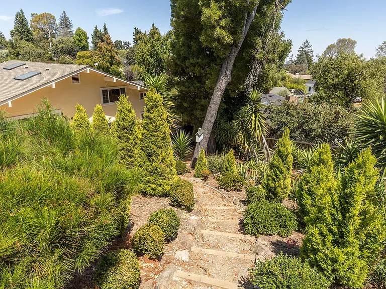 977 Continental Dr — Photo 73
