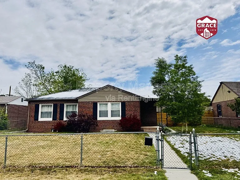 2970 Locust St — Photo 1