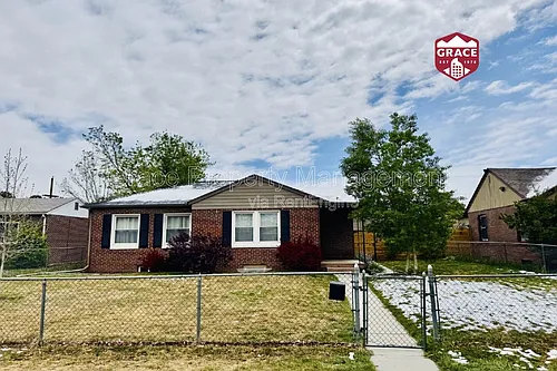 2970 Locust St Photo 1