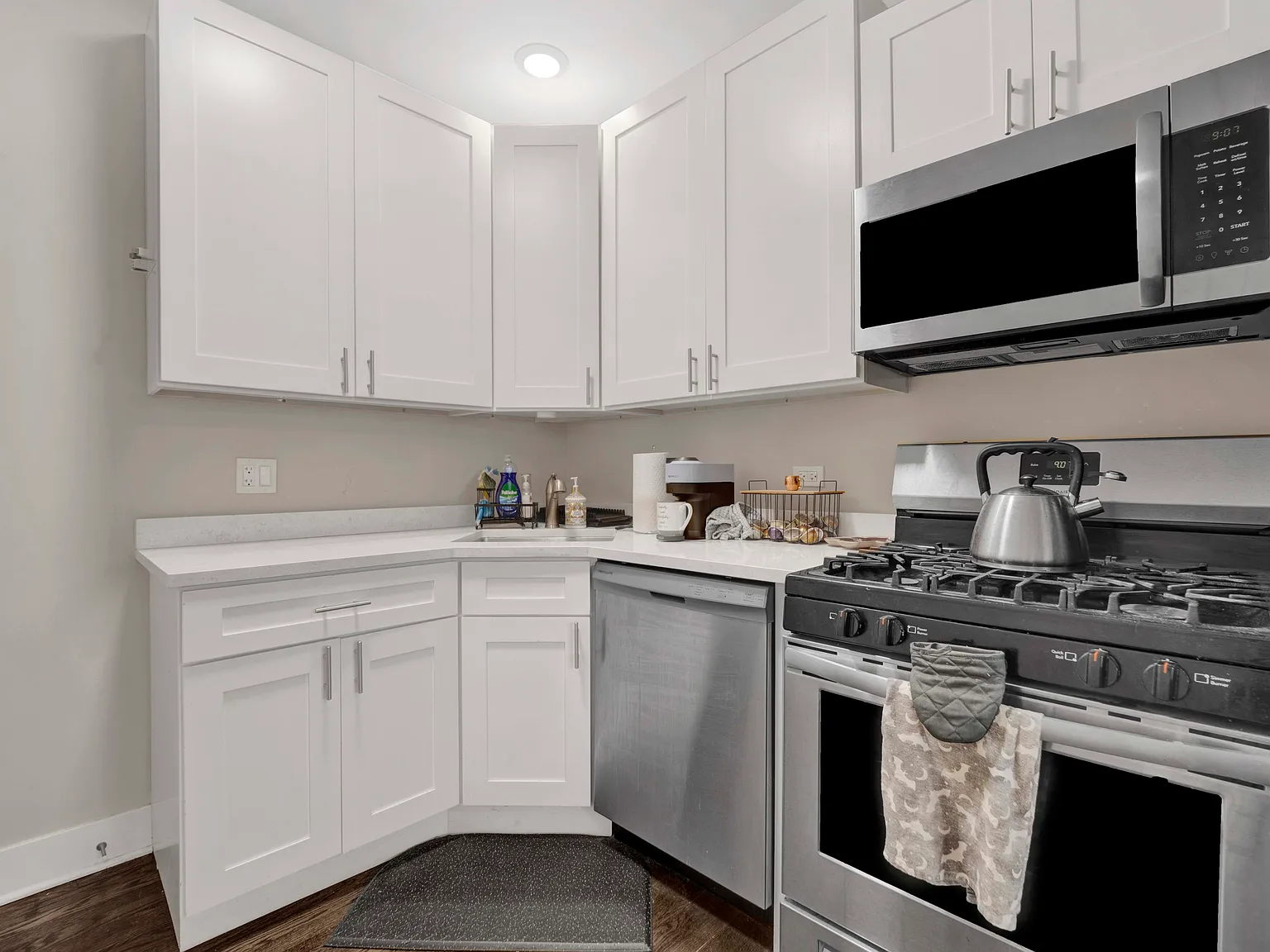 2 bed, 800 sqft, $1,845 — Photo 3