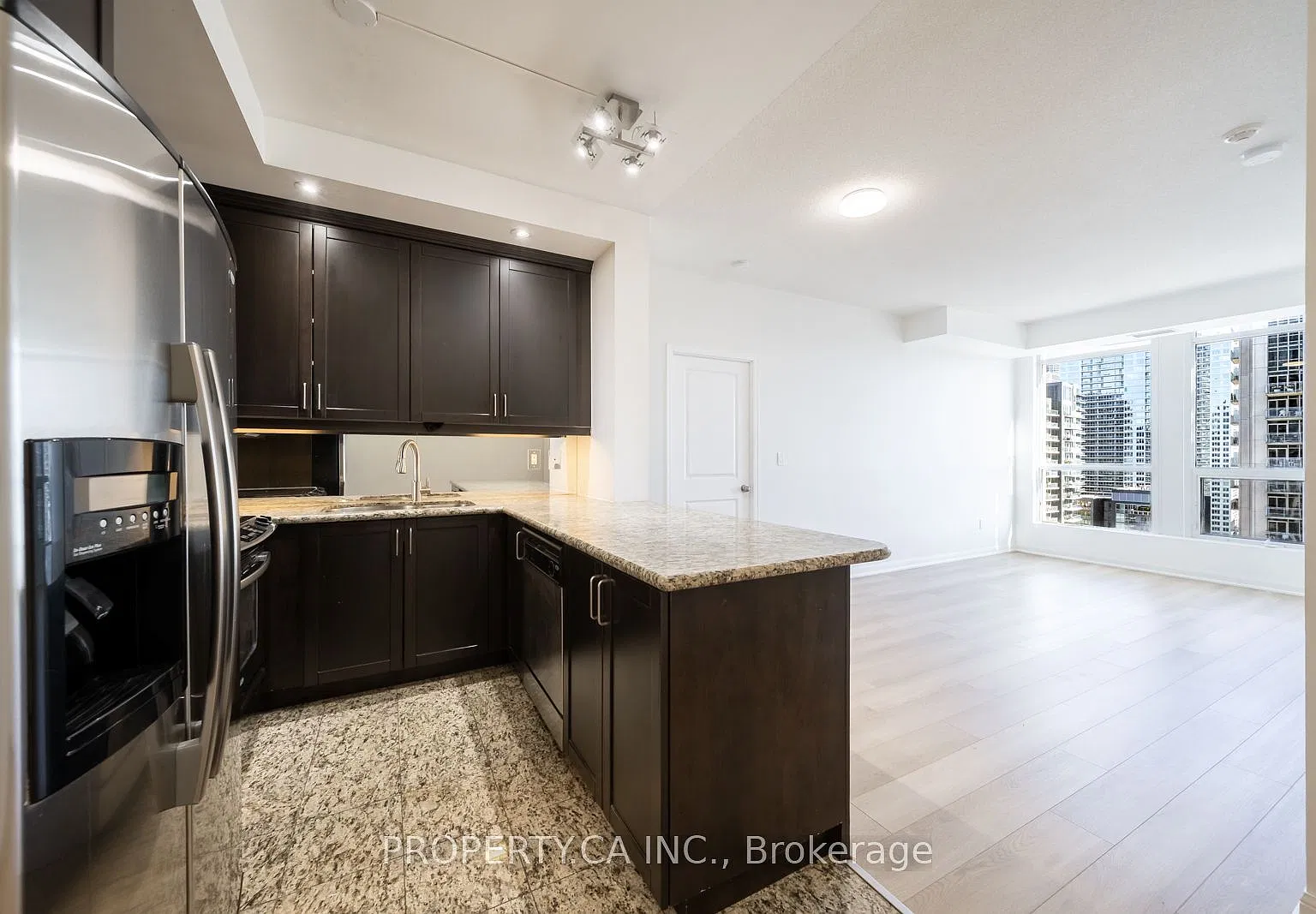 628 Fleet St — Photo 2