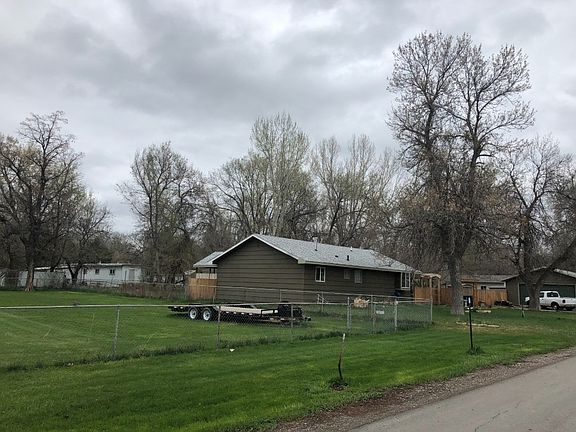 3rd image of 2021 Hickory Dr