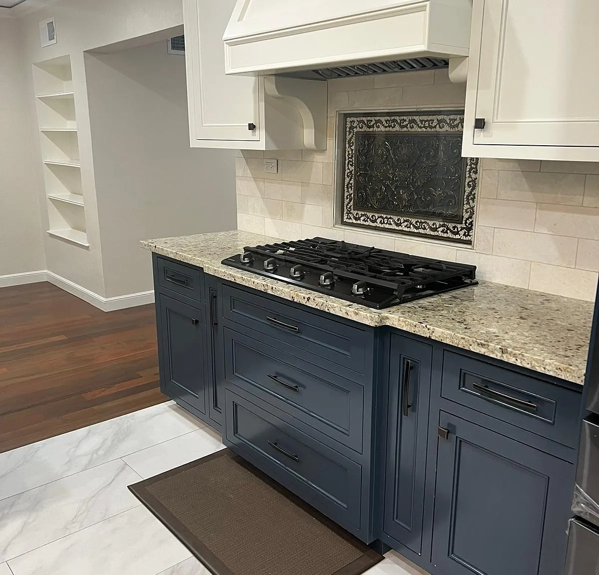 916 Azalea Ave — Photo 1