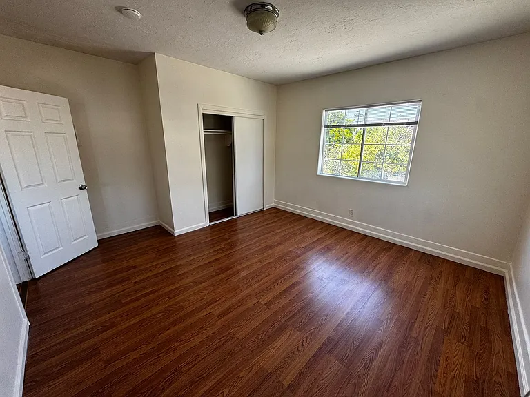 440-46 Millar Ave — Photo 6